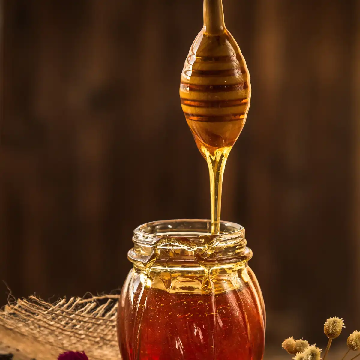Unprocessed Natural Health Benefits & Healing Power of Raw Honey